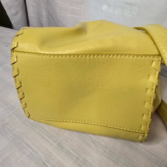 Universal Thread yellow drawstring crossbody - Picture 3 of 8